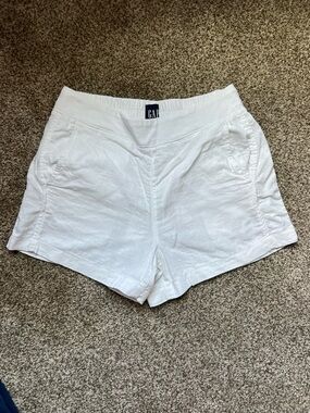 GAP Women's White Linen blend Shorts Size Small